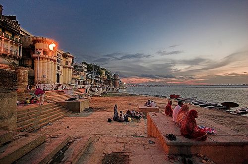 assi ghat at sunrise, peaceful and beautiful. a calm spot in varanasi to relax and enjoy. accessible from delhi to varanasi by cab, a must-visit for tourists.