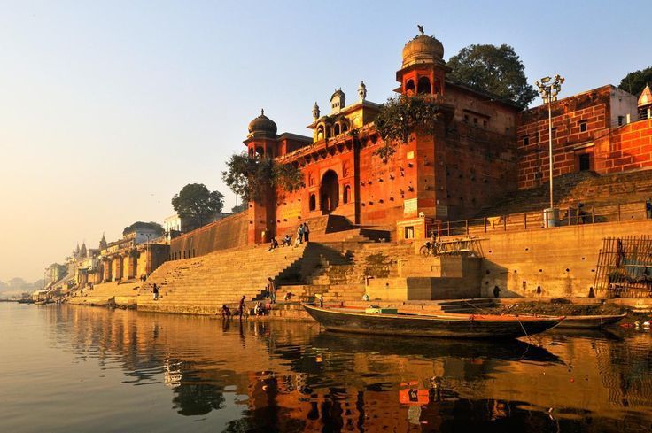 chet singh fort in varanasi, a historic site with fascinating local history and architecture. easily accessible by cab from delhi to varanasi, a must-visit for tourists.