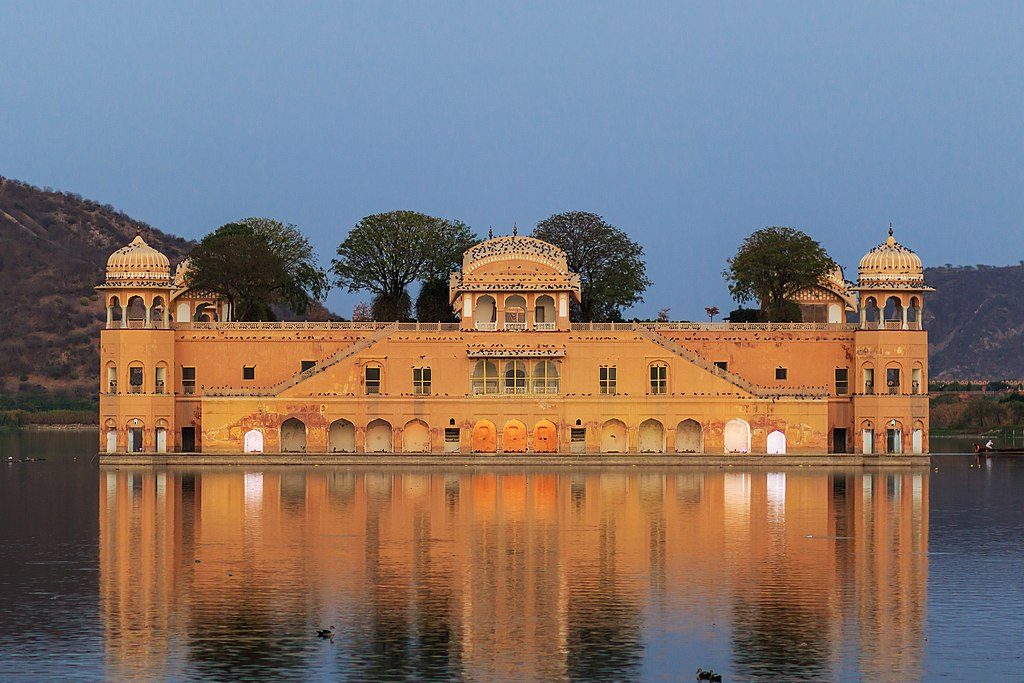 see the beautiful lake palace with our delhi to jaipur cab service. visit one of the best places in jaipur easily. book your ride now!