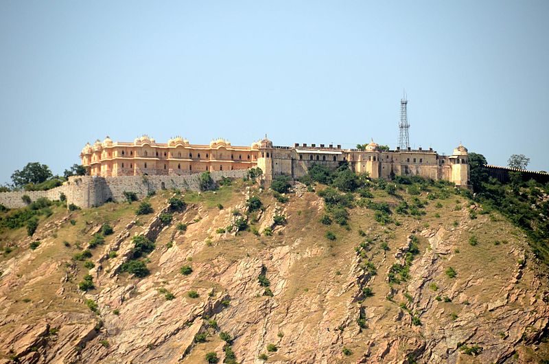 visit the majestic nahargarh fort with our delhi to jaipur cab service. discover one of the must-visit places in jaipur comfortably. book your ride today!