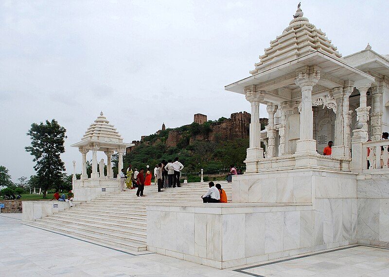 discover the beautiful birla mandir with our delhi to jaipur cab service. see one of the best places to visit in jaipur with ease. book your ride now!